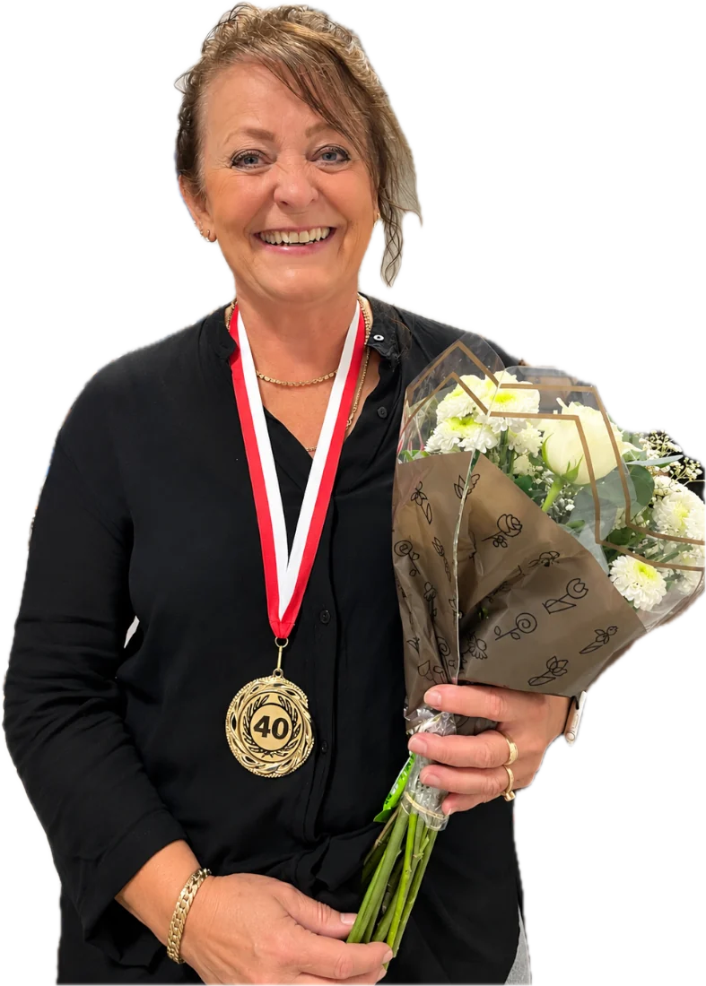 Lene från Freja Skind med 40-årsmedalj